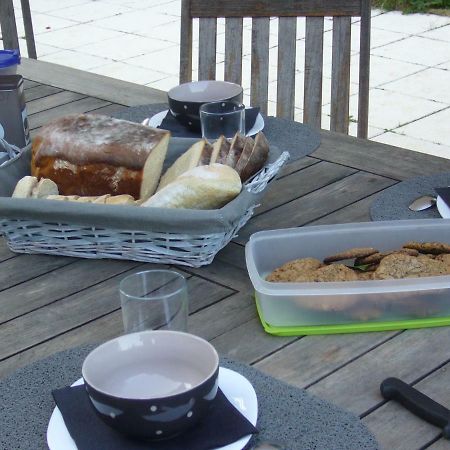 Le Jardin Ombrage Bed & Breakfast Saint-Paul-d'Izeaux Bagian luar foto