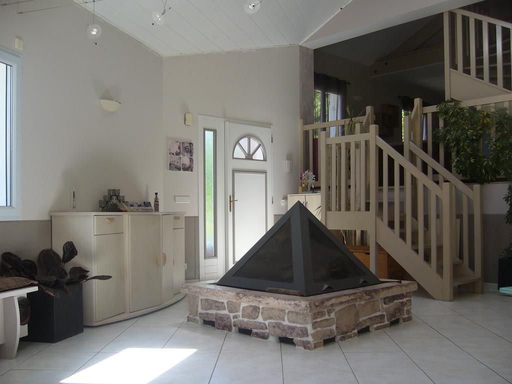 Le Jardin Ombrage Bed & Breakfast Saint-Paul-d'Izeaux Bagian luar foto