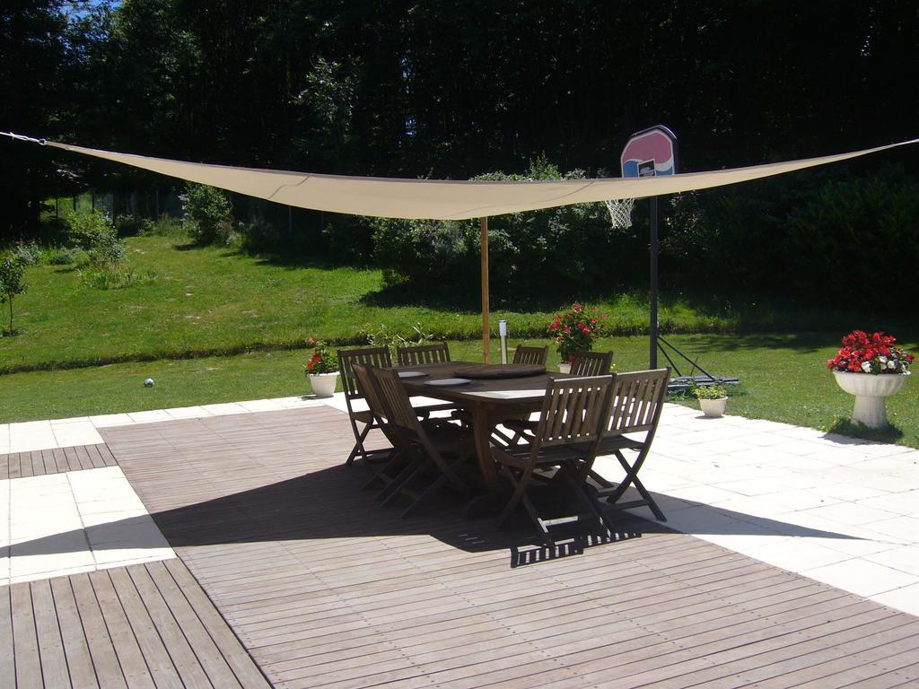 Le Jardin Ombrage Bed & Breakfast Saint-Paul-d'Izeaux Bagian luar foto