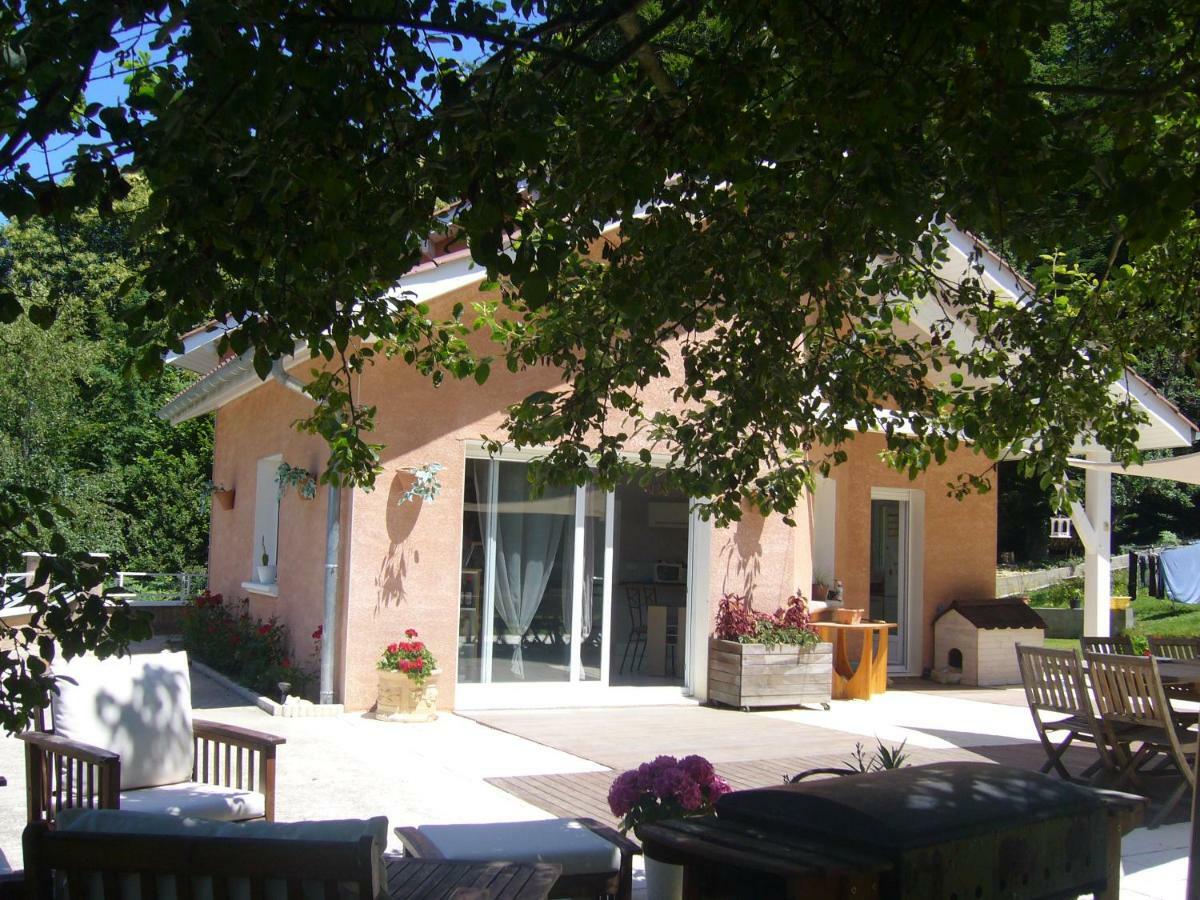 Le Jardin Ombrage Bed & Breakfast Saint-Paul-d'Izeaux Bagian luar foto